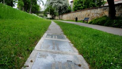 Bild: Stephan Huber
Der Kulturausschuss stimmte zu, den Geschichtsweg im Amberger Stadtgraben um vier markante Ereignisse zu erweitern.