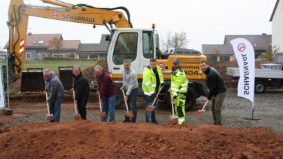 Archivbild: bjp
Mit der Ausweisung des Baugebiets Wiedenhof-Ost zeigt sich der Pressather Stadtrat zufrieden. Hier ein Bild vom Spatenstich im Oktober 2018.