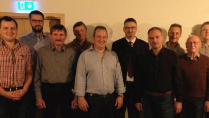 Bild: ohr
An der Spitze des CSU-Ortsverbandes stehen weiterhin Bürgermeister Hans Prechtl als Vorsitzender (Fünfter von rechts) sowie seine Stellvertreter Thomas Rohrwild (Vierter von rechts) und Thomas Koller (Zweiter von links). Als weitere Mitglieder gehören (von links) Sebastian Peltzer, Anton Prüfling, Franz Sorgenfrei, Edelbert Schmal, Helmut Sorgenfrei, Herbert Rohrwild und Stefan Wittmann zum Vorstand.