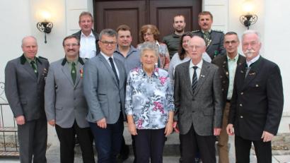 Bild: agr
Heinz Schultes (2v.r. vorne) feierte seinen 80. Geburtstag