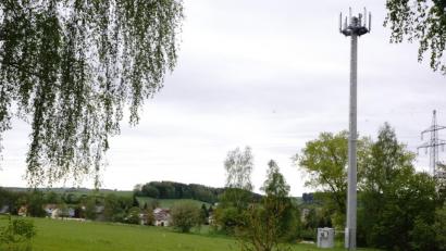 Bild: bkr
Der Sendemast auf dem Birkenbühl soll künftig noch stärker strahlen. Im Gemeinderat stößt dies nicht auf Begeisterung.