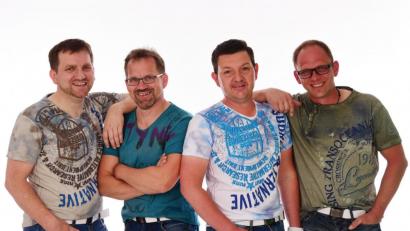 Bild: exb
Weg vom „Lederhosenauftritt“ wollen Robert Faltenbacher (von links), Stefan Faltenbacher, Jürgen Kühlein und Holger Dietz mit ihrer Band „XZeit“.
