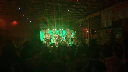 Bild: sl
Die Band „Woidarawöll“ übersetzt „Sei`s, wie es will!“ sorgte für Bombenstimmung in der Zitzmann-Halle.