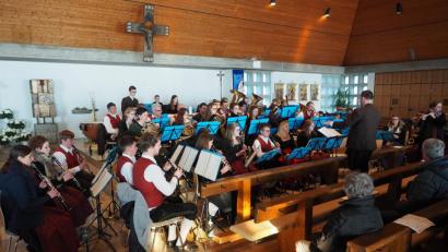 Bild: exb
"Very British" waren die Klänge der Musikkapelle Ursensollen beim diesjährigen Frühjahrskonzert in Hohenkemnath.