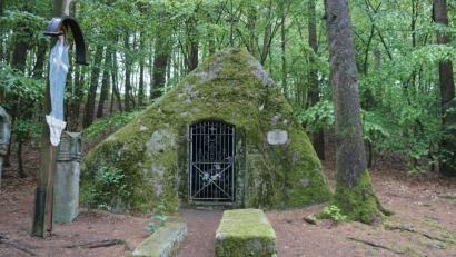 Bild: Christopher Dotzler
Das Moos, das die Kehlkapelle ummantelt, verleiht der Grotte etwas Uriges.