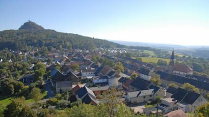 Bild: ow
Beim Förderverein "Rauher Kulm" dreht sich alles um das berühmte Wahrzeichen der Kulmstadt. Der Verein wurde kurz nach dem Brand des Aussichtsturmes vor 35 Jahren gegründet. Heute kümmern sich die Mitglieder um den Erhalt des Wandergebietes Rauher Kulm und deren Denkmäler.