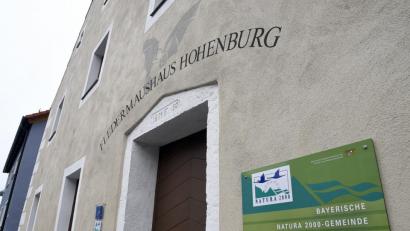 Bild: Petra Hartl
Der Markt Hohenburg ist mit seinen vielen Umweltprojekten - wie dem Fledermaushaus - geradezu prädestiniert, den Sitz der Verwaltung des Naturparks Hirschwald zu übernehmen, das wurde in der Marktratssitzung deutlich.