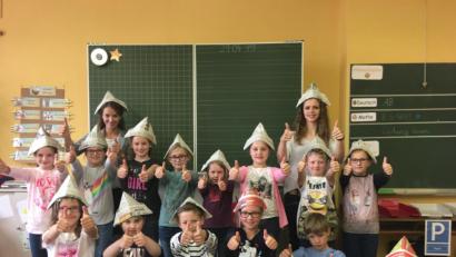 Bild: exb
Wir sind die Klasse 3b der Grundschule Wiesau. Wir machen mit bei Zeitung macht Schule, weil wir aktuelle Ereignisse aus unserer Heimat erfahren wollen, und wir freuen uns schon sehr darauf, jeden Tag die Zeitung durchzustöbern.