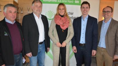 Bild: jr
Im Bild die Referenten bei der Infoveranstaltung des Bayerischen Bauernverbandes in Großbüchlberg, (von links) mit stellvertretenden Kreisbauernobmann Martin Härtl, BBV-Geschäftsführer Ulrich Härtl, Ina Haffke und Gunnar Heinitz (beide Tennet), sowie Hubert Hofmann (BBV-Geschäftsstelle).