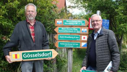 Bild: bph
Der OVW bei der Kontrolle der Markierungen/Tafeln durch Ehrenvorsitzenden Bernhard Wiezorek (links) und dem federführenden Wegewart Siegfried Grasser (rechts).