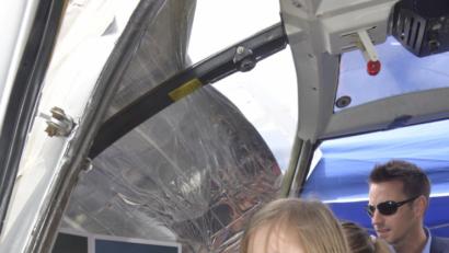 Bild: Karin Wilck
Der Simulator für Polizeihubschrauber ist für Klein und Groß eine Herausforderung.