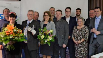Bild: cls
Die CSU will geschlossen anpacken, das demonstrieren bei der Kandidatenkür von OB Andreas Feller (Dritter von links) alle Ortsvorsitzenden, Fraktionsführung sowie Frauen- und Junge Union. Mit im Bild Landrat Thomas Ebeling (rechts) und Susanne Feller (vorne links).