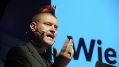 Bild: Wolfgang Steinbacher
Der Blogger Sascha Lobo erklärte in Ursensollen, wie er Chancen und Risiken der Digitalisierung sieht.