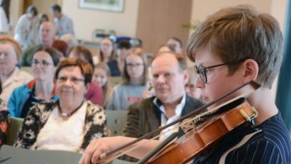 Bild: Gabi Schönberger
Die jungen Musiker geben beim Frühlingskonzert der Franz-Grothe-Schule einen Einblick in ihr Können.