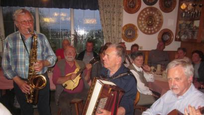 Bild: exb
Zünftige Musik war wieder beim Böhmischen Abend in Diebrunn zu hören. Die Teilnehmer begeisterten die Gäste mit einem bunten Musik-Mix.