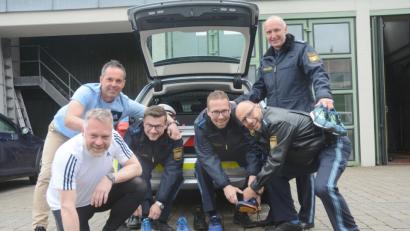 Bild: Gabi Schönberger
Das sind sechs von fast 8000 gemeldeten Nofi-Läufern: Diese Verkehrspolizisten aus Weiden, Team „Cobra 11“, werden auf die gewohnten PS verzichten und stattdessen am 29. Mai die Laufschuhe schnüren.