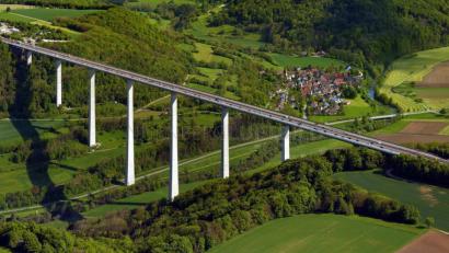 Bild: exb
Ein Film zeigt dem Speichersdorfern, wie die 185 Meter hohe Kochertalbrücke gebaut wurde.