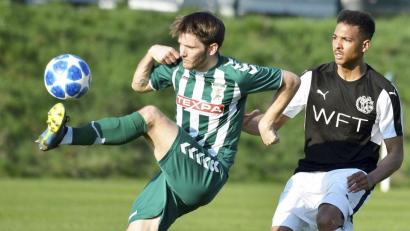 Bild: Hubert Ziegler
Julian Ceesay (rechts) fehlt der DJK Gebenbach wegen eines Kieferbruchs in der Relegation.