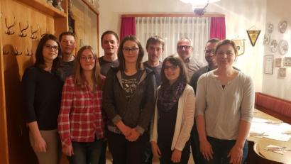 Bild: twg
Der neue Vorstand mit Ehrengästen (von links): Marina Scherm, Sebastian Seitz, Bettina Köllner, Christoph Heinl, Christina Miedl, Daniel Miedl, Daniela Bayer, Bürgermeister Hubert Kraus, Kreisvorsitzender Matthias Grundler und Katrin Voit.