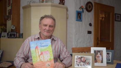 Bild: bnr
Das neueste Werk des Autors Karl Lang ist das Kinderbuch "Felix, die Burgmaus". In ihm wird die Geschichte der Burg Tausnitz kindgerecht aufbereitet.