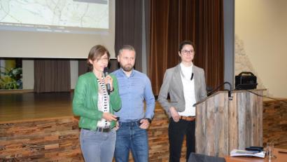 Bild: bnr
Die Mitarbeiter der Firma Tennet hatten einen schweren Stand. Im Bild von links Regina Sailer, Alexander Chambour und Tina Aldinger.