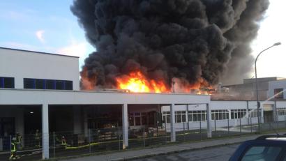 Bild: exb
In Roding brannte die Halle einer Maschinenfabrik.