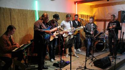 Bild: hai
Allein, zu zweit, zu dritt oder in der Gruppe: Die Zusammensetzungen sind bei der ersten Open-Jam-Session so vielfältig wie die Musikrichtungen.