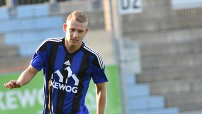 Bild: A. Schwarzmeier
Florian Rupprecht erzielte den einzigen Weidener Treffer in Cham.