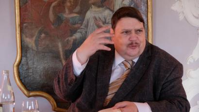 Bild: do
Das Buch "Bernd Posselt erzählt Europa" ist ein glühendes Plädoyer für ein Europa, das Heimat gibt. Auf Einladung der Internationalen Begegnungsstätte stellte der langjährige Europaabgeordnete und Bundesvorsitzende der Sudetendeutschen Landsmannschaft sein neues Buch in Speinshart vor