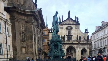 Bild: eib
Die prächtigen Tulpen an der Karlsbrücke entzückten die Teilnehmer an der Kultur-Tour.