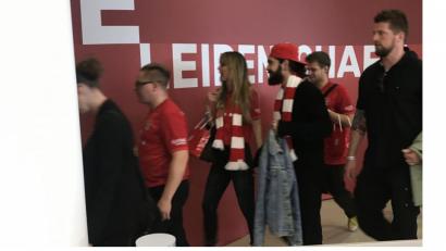 Bild: fle
Heidi Klum (Dritte von links) und Freund Tom Kaulitz (Vierter von links) wollten mit den Bayern in der Kabine feiern.