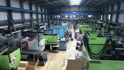 Bild: eig
Blick in eine der Werkshallen: Es ist laut und der flüssige Kunststoff hat einen eigenwilligen Geruch, aber BaS ist ein gesunder, deutlich wachsender Mittelständler mit sicheren Arbeitsplätzen.