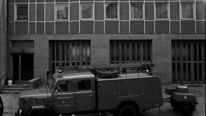 Bild: exb
Aufnahme aus dem Jahr 1960 vor dem historischen Feuerwehrhaus in der Bräuhausstraße