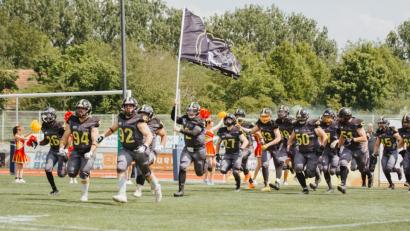 Bild: Julie Harrer
Einzug der Mad Bulldogs: Dank einer starken Teamleistung gelang den Amberger Footballern der dritte Sieg im dritten Spiel.