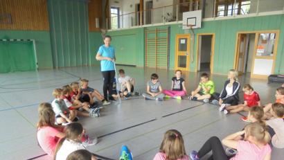Bild: exb
Die Schüler der Zottbachtal-Grundschule Pleystein beim Skipping-Hearts-Workshop.
