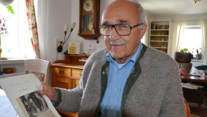 Bild: Lowak
Gerd Lindner kennt Paul Breitner seit seiner Jugend. Im Juli 1980 war der Fußballstar zur Autogrammstunde zum SV Floß gekommen.