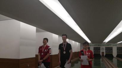 Bild: ksi
Leonhard Leyh (Mitte) gewann den Titel bei der U 14.