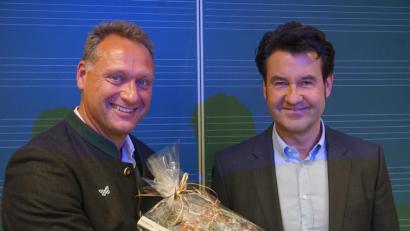 Bild: fppp
Elternbeirat Stefan Roßmayer (links) bedankte sich bei Horst Hüttel (rechts) für den spannenden Vortrag.