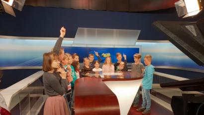 Bild: exb
Die Viertklässler aus Krummennaab im Studio von OTV.