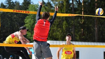 Bild: A. Schwarzmeier
Rasanten Beachvolleyballsport bot das Beach Masters im Schätzlerbad.