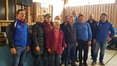 Bild: myd
Einige Mitglieder der Grafenwöhrer Wanderfreunde beteiligen sich am Wandertag in Oberfranken. Auch Wanderwart Alfons Dobmann (Dritter von rechts) ist mit dabei.