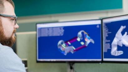 Bild: Nexans autoelectric GmbH
3-D-Konstruktion bei "Nexans autoelectric". In Floß tüfteln Ingenieure und Techniker an den Lösungen von morgen. Über 500 Menschen sind dort beschäftigt.