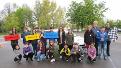 Bild: khg
Die Sechstklässler der Vilsecker Mittelschule beim Verkehrsunterricht "Hallo Auto" des ADAC.