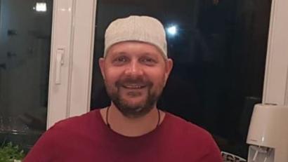 Bild: tk
Thorsten Högl während der Aufzeichnung von „Das perfekte Dinner“. Der dreifache Familienvater startete seinen ersten Menü-Service in Amberg. Mittlerweile lebt und arbeitet der 40-Jährige in Regensburg.