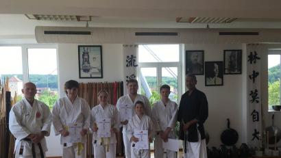 Bild: exb
Sämtliche Teilnehmer des Vereins Okinawa-Karate Pfreimd bestanden die Gürtelprüfung.