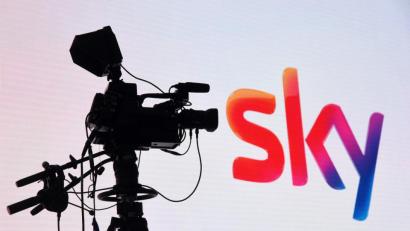 Bild: Tobias Hase/dpa
Ein Bande soll Sky betrogen haben.