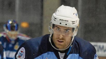 Bild: gb
Der Kanadier Matt Abercrombie, der drei Jahre für die Blue Devils Weiden spielte, wechselt in die Oberliga Nord zu den Füchsen Duisburg.