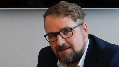 Bild: exb
Wirtschaftsförderer Volker Höcht hat sein Büro im Landratsamt.