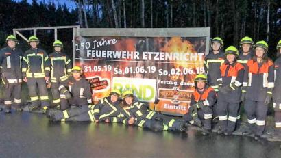 Bild: wlr
Bei der Feuerwehr soll kräftig gefeiert werden. Es wird aber nicht vergessen, dass es Schattenseiten im Leben gibt, deshalb spenden die Feuerwehrler an die Kinderkrebshilfe.