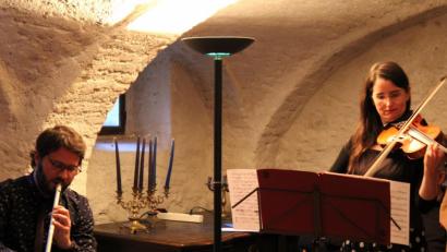Bild: kar
Matías Gonzales und Susanne Hofmann spielten im Zuge des 12. Oberpfälzer Tango-Festivals als "Duo Fracanapa" im Stallgewölbe der Kaffeerösterei Leo Bäumler.